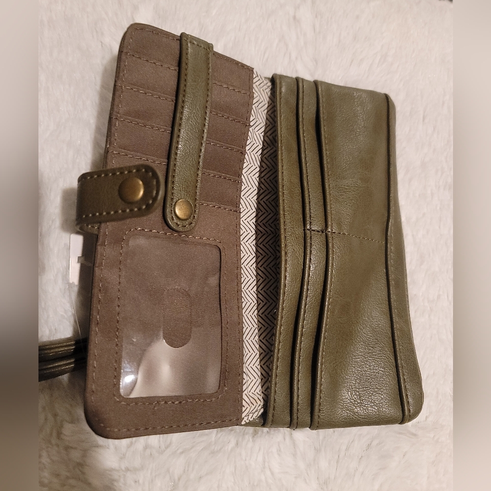 *SOLD* Maisie Faux Leather Flap Wristlet, Olive Green - Picture 3 of 5